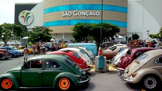 São Gonçalo Shopping realiza exposição de carros rebaixados
