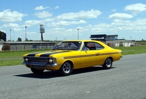 Foto do carro antigo Chevrolet Opala SS cor amarelo