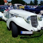 Foto do carro antigo Auburn 852 Speedster branco frente