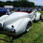 Foto do carro antigo Auburn 852 Speedster branco traseira