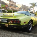 Foto do carro antigo Bianco Tarpan cor amarelo traseira