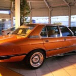 Foto do carro antigo BMW modelo 528 ano 1975