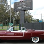 Foto do carro antigo Cadillac Eldorado conversivel ano 1955 lateral