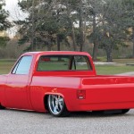 Carro picape tunado C10 vermelho