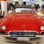 Foto do carro antigo Chevrolet Corvette cor vermelho