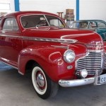 Foto do carro antigo Chevrolet Master coupe cor vermelho