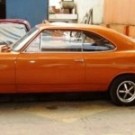 Foto do carro antigo Chevrolet Opala cor laranja