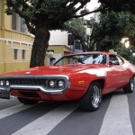 Foto do carro antigo Chrysler Plymouth Road Runner cor vermelho