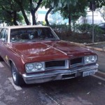 Foto do carro antigo Dodge Le Baron cor marrom