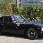 Foto de carro antigo Ferrari 250 GTO ano 1962 cor preta de frente