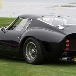 Foto de carro antigo Ferrari 250 GTO ano 1962 cor preta traseira