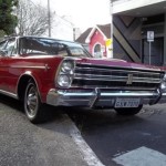 Foto do carro antigo Ford Galaxie cor vinho