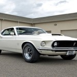 Foto do carro antigo Ford Mustang 429 cor branco