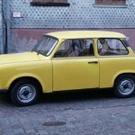 Foto do carro antigo IFA Trabant cor amarelo