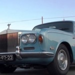 Foto do carro antigo Rrolls-Royce Corniche cor azul