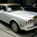 Foto do carro antigo Rolls-Royce Corniche cor branco