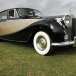 Foto do carro antigo Rolls-Royce Silver Wraith cor preta