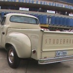 Foto do carro antigo Studebaker picape ano 1955 traseira