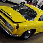 Foto do carro antigo Willys Interlagos cor amarelo traseira